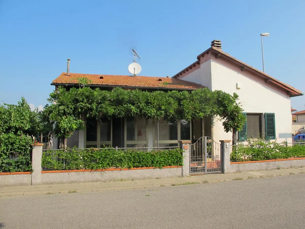 Casa Rosa Villa Cecina  0*, Cecina (Livorno) Italy