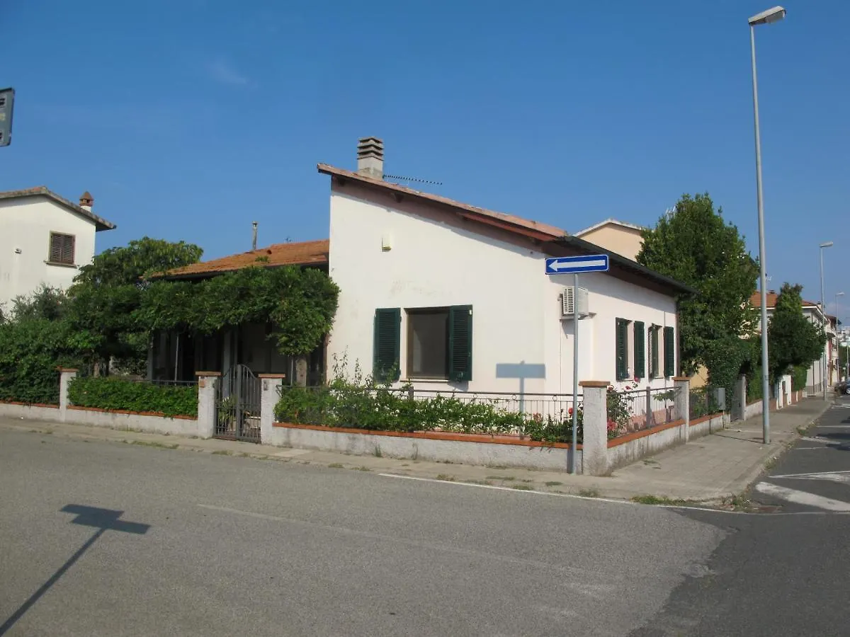 Casa Rosa Villa Cecina  0*, Cecina (Livorno) Italy
