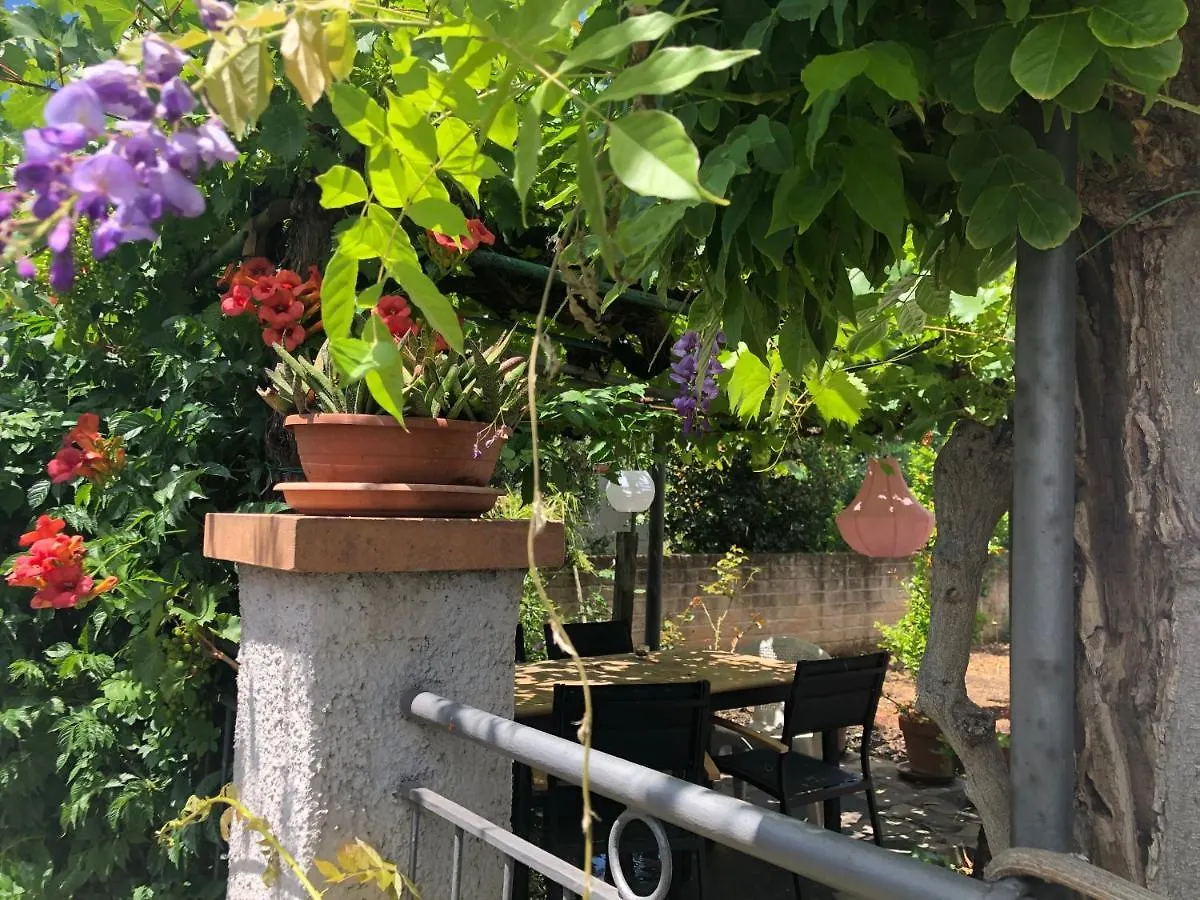 Casa Rosa Villa Cecina  0*, Cecina (Livorno)