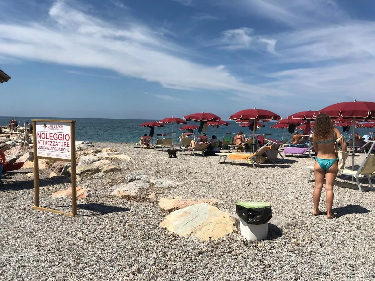 Casa Rosa Villa Cecina  0*, Cecina (Livorno)
